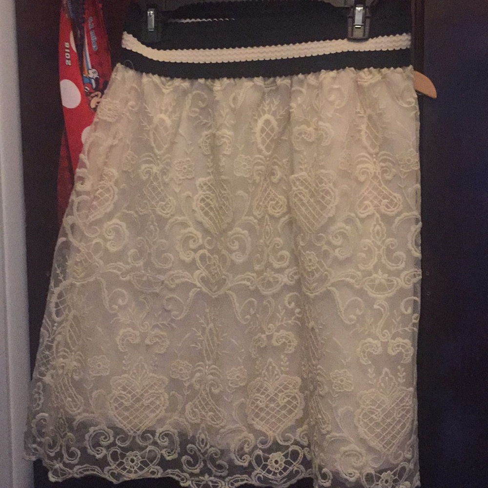 Lace ivory skirt
